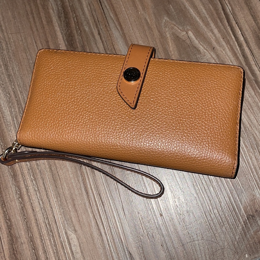 𝐌𝐢𝐜𝐡𝐚𝐞𝐥 𝐊𝐨𝐫𝐬 𝐰𝐨𝐦𝐞𝐧’𝐬 𝐰𝐫𝐢𝐬𝐭𝐥𝐞𝐭